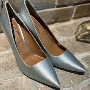 NWOB j.Renee 3.5 heels in a 10.5m. Vintage but a classy shoe.